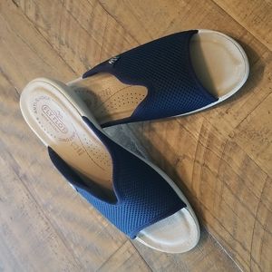 Fly Flot women's sandals in blue mesh size 8.5.
